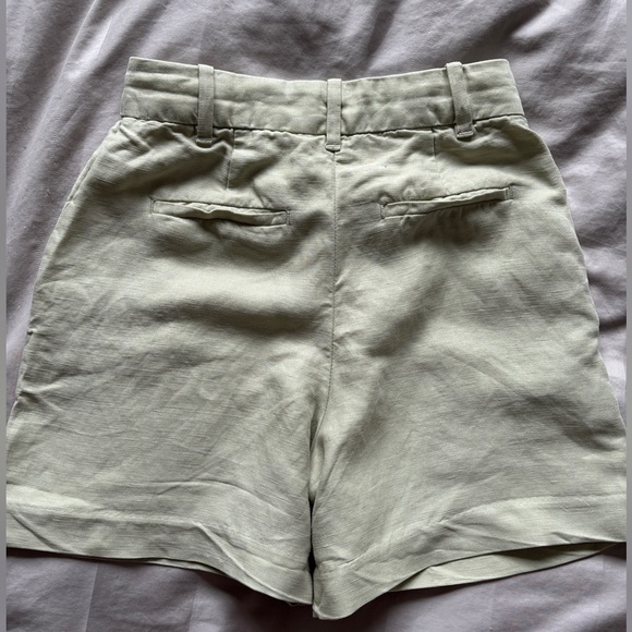 Wilfred effortless shorts in sage colour - Picture 8 of 11